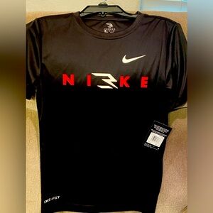 Brand new Nike boys dry fit size Medium